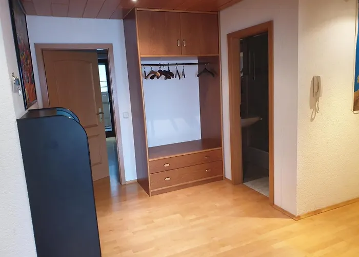 Wohnung Fuer 4 Personen, 2 Schlafzimmer, 2 Parkplaetze, Wlan
