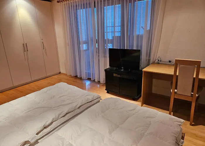 Wohnung Fuer 4 Personen, 2 Schlafzimmer, 2 Parkplaetze, Wlan