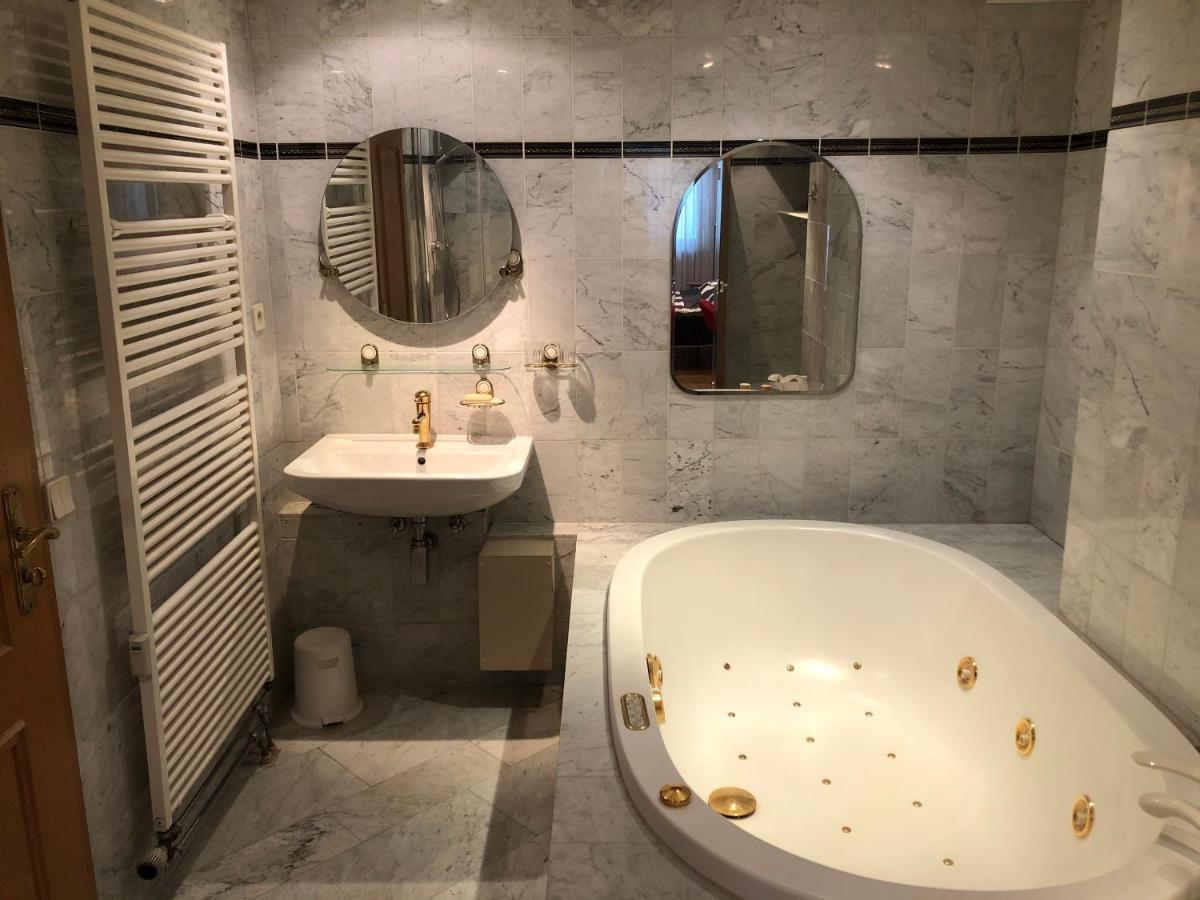 Fuer 4 Personen, 2 Schlafzimmer, 2 Parkplaetze, Wlan Apartment Konstanz