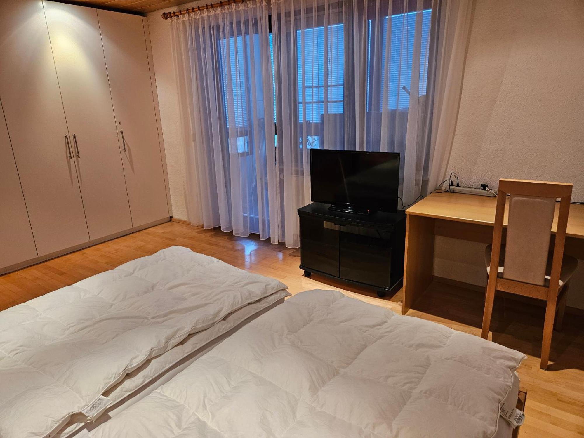 Apartment Fuer 4 Personen, 2 Schlafzimmer, 2 Parkplaetze, Wlan *